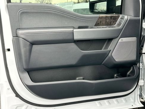 Used 2024 Ford F250 Lariat w/ Black Appearance Package image 15