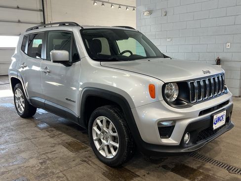 Used 2020 Jeep Renegade Latitude w/ Cold Weather Group image 5