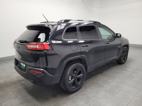 Used 2016 Jeep Cherokee Sport image 10