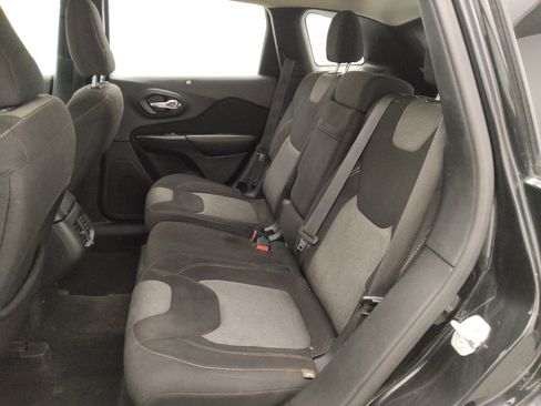 Used 2016 Jeep Cherokee Sport image 18