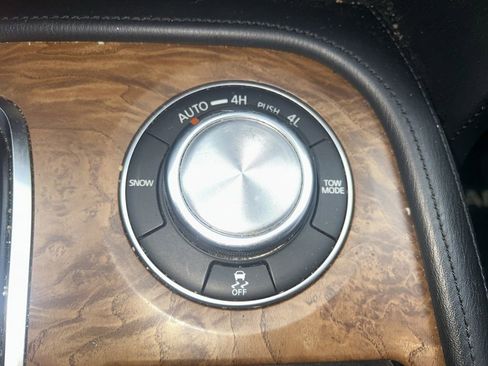 Used 2021 Nissan Armada SL w/ Captain's Chairs Package image 18