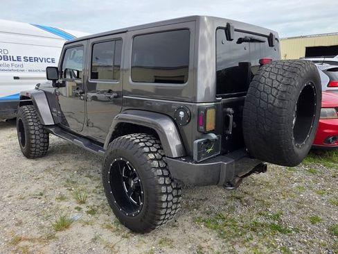 Used 2014 Jeep Wrangler Unlimited Sahara w/ Max Tow Package AWD/4WD image 3