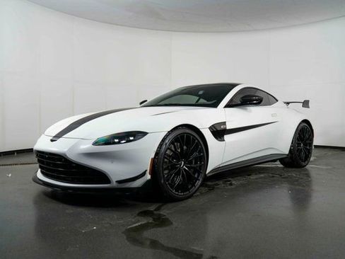 Used 2022 Aston Martin V8 Vantage Coupe image 4