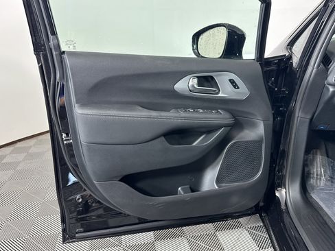 New 2026 Chrysler Pacifica Limited w/ S Appearance Package image 24