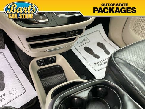 Used 2020 Chrysler Pacifica Limited FWD image 29