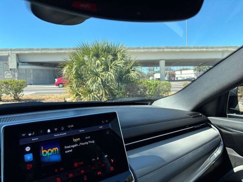 Used 2025 Jeep Compass Limited image 36