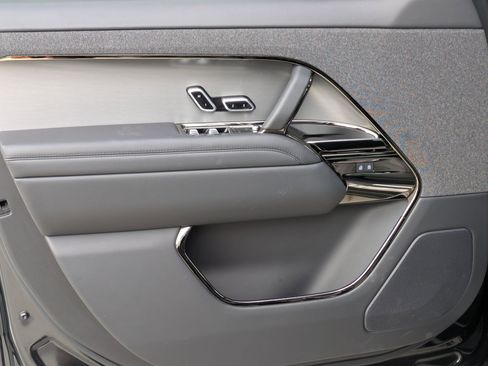 Used 2024 Land Rover Range Rover Sport Dynamic SE image 12