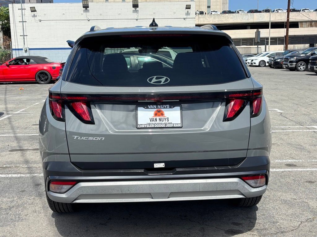 Used 2025 Hyundai Tucson SEL FWD image 4