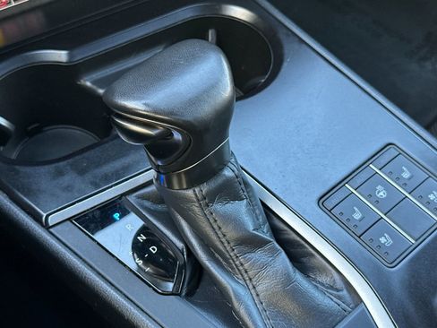 Used 2024 Lexus UX 250h F Sport FWD image 23