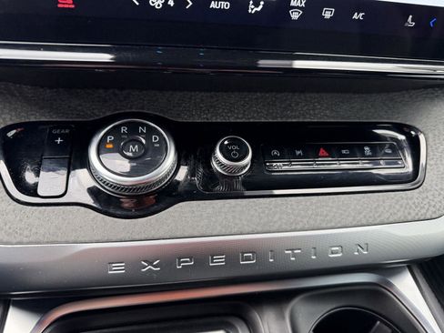 Used 2025 Ford Expedition Tremor image 14