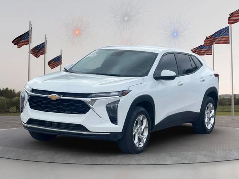 Used 2025 Chevrolet Trax LS w/ LS Convenience Package FWD image 3