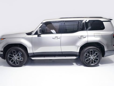 Used 2026 Lexus GX 550 w/ Accessory Package (ZB) AWD/4WD image 4