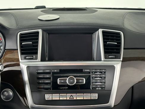 Used 2015 Mercedes-Benz GL 450 4MATIC image 39