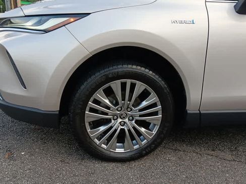 Used 2021 Toyota Venza XLE w/ Softex Package AWD/4WD image 10