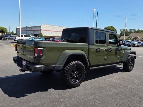 Used 2023 Jeep Gladiator Sport AWD/4WD image 11