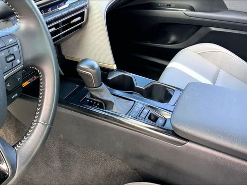Used 2025 Toyota Camry SE FWD image 16