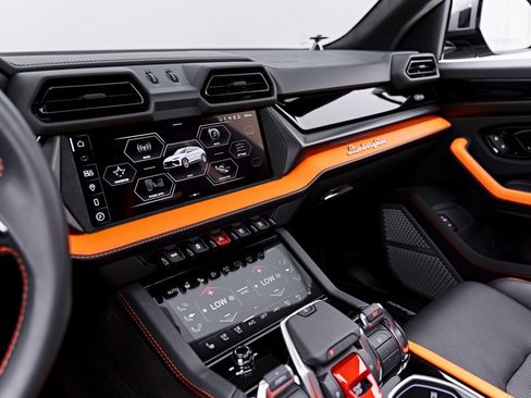 Used 2025 Lamborghini Urus Performante AWD/4WD image 81