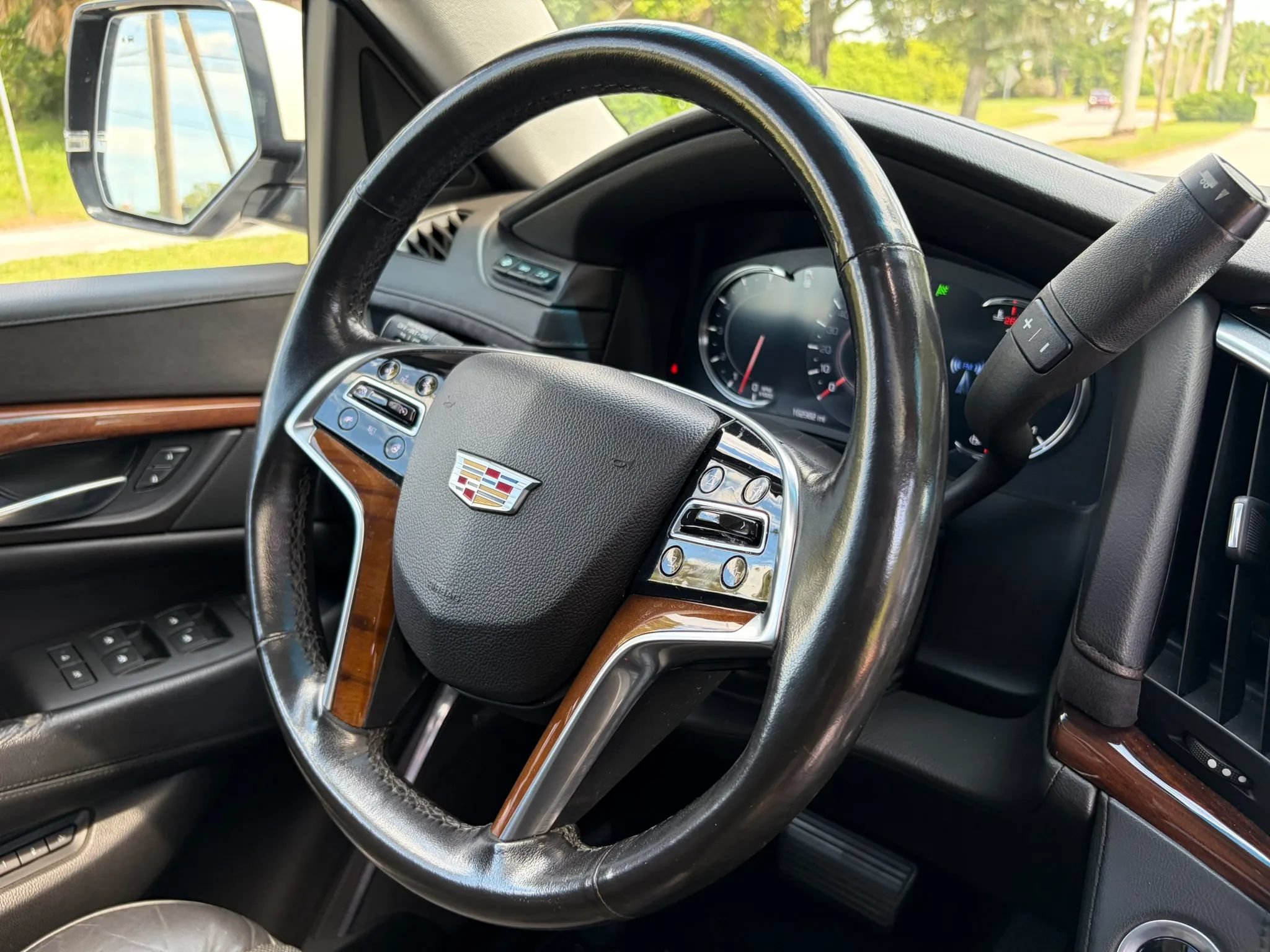 Used 2016 Cadillac Escalade Luxury RWD image 52