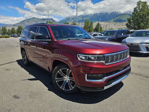 Used 2023 Jeep Grand Wagoneer 4WD w/ Flexible Seating Group image 3