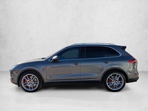 Used 2017 Porsche Cayenne Turbo image 8