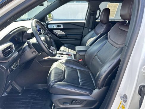 Used 2024 Ford Explorer Platinum w/ Technology Package AWD/4WD image 12