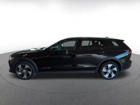 Used 2025 Volvo V60 B5 Cross Country Plus AWD/4WD image 7