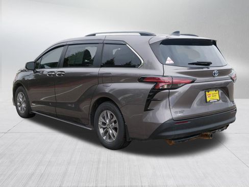 Used 2021 Toyota Sienna XLE w/ XLE Plus Package AWD/4WD image 5