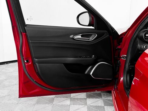 Used 2022 Alfa Romeo Giulia Sprint image 15