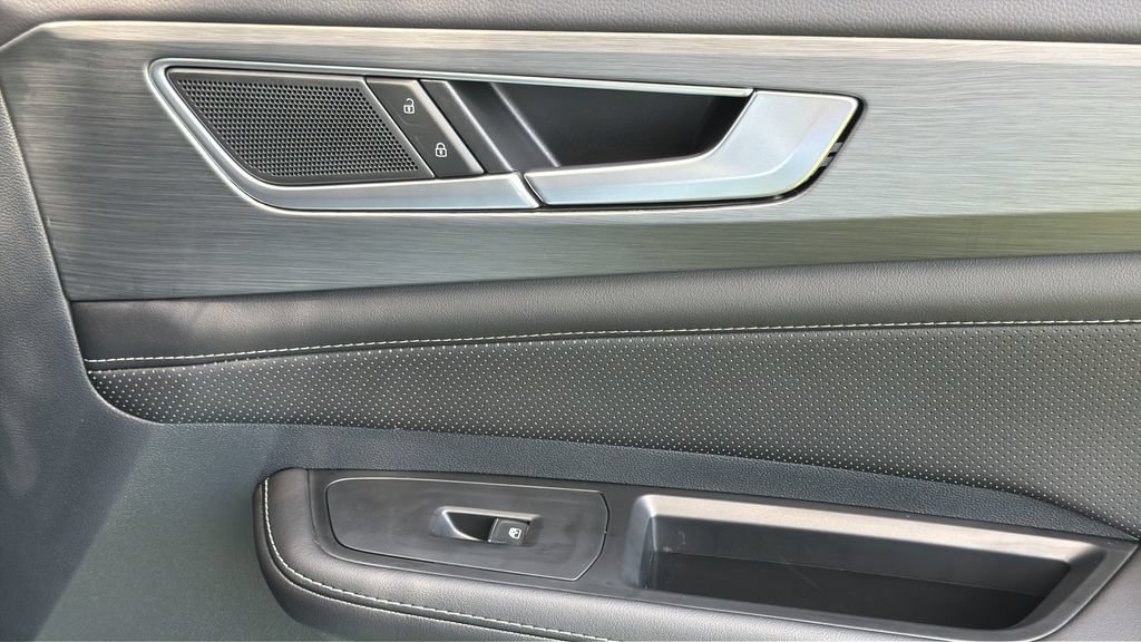 New 2026 Volkswagen Atlas Cross Sport SE FWD image 36
