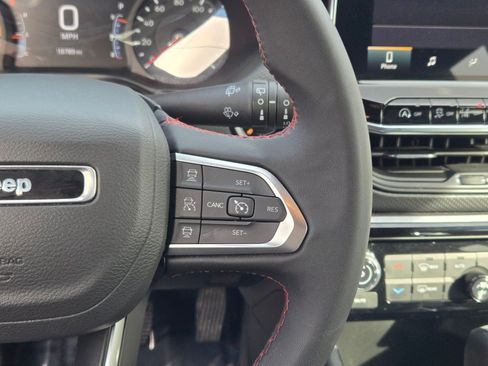 Used 2025 Jeep Compass Trailhawk AWD/4WD image 30