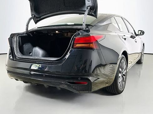 Used 2024 Nissan Altima 2.5 SV FWD image 25