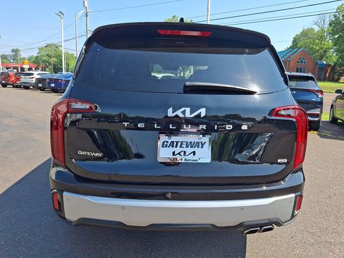 Used 2024 Kia Telluride S image 5