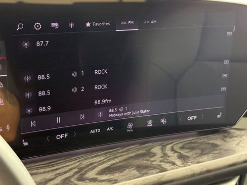 Used 2025 Audi Q5 Premium Plus w/ Premium Plus AWD/4WD image 17