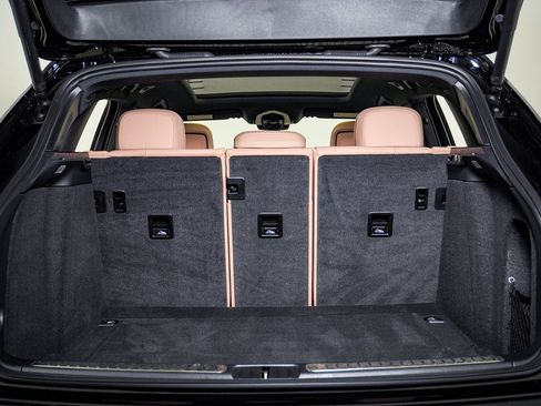 Certified 2025 Porsche Macan image 28