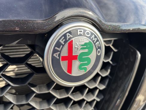 Used 2023 Alfa Romeo Stelvio Veloce AWD/4WD image 15