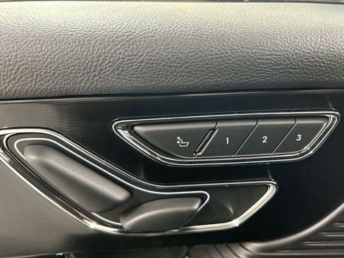 Used 2022 Lincoln Corsair AWD w/ Premium Package image 12