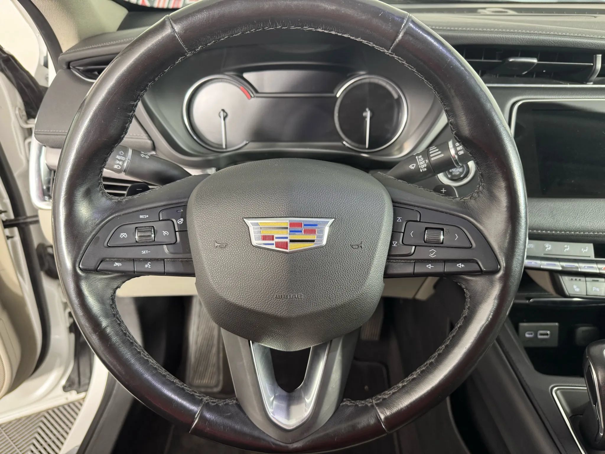 Used 2019 Cadillac XT4 Luxury w/ Cold Weather Package AWD/4WD image 13