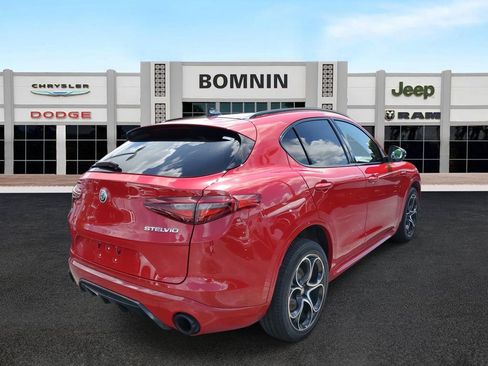 Used 2022 Alfa Romeo Stelvio Veloce image 3