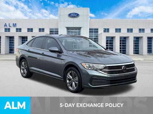 Used 2023 Volkswagen Jetta SE image 4