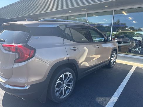 Used 2018 GMC Terrain SLT w/ Preferred Package AWD/4WD image 3