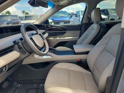 Used 2024 Lincoln Nautilus Premier AWD/4WD image 10