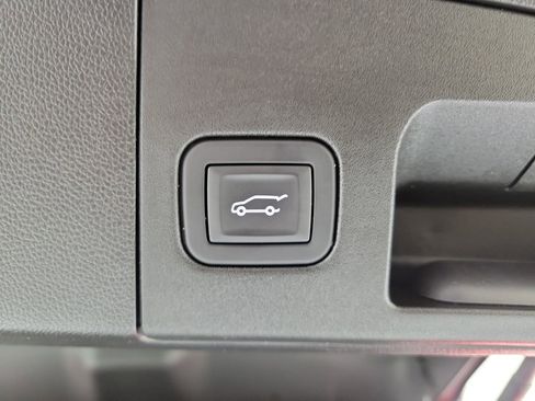Used 2025 Cadillac XT4 Premium Luxury FWD image 9