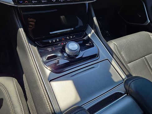 Used 2023 Jeep Wagoneer Series II AWD/4WD image 29