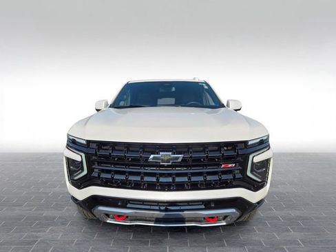 Used 2025 Chevrolet Suburban Z71 AWD/4WD image 2