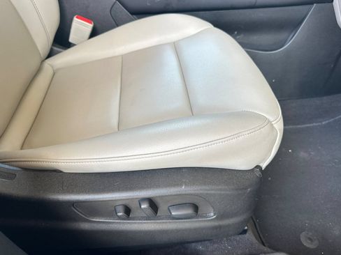 Used 2022 Cadillac XT4 Luxury w/ Cold Weather Package FWD image 23