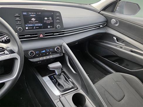 Used 2022 Hyundai Elantra SEL image 27