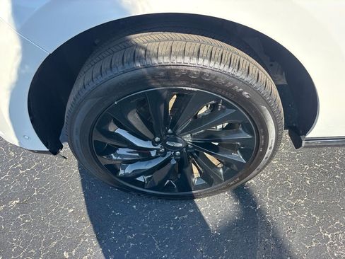 Used 2020 Lincoln Navigator Reserve w/ Equipment Group 208A Reserve AWD/4WD image 9