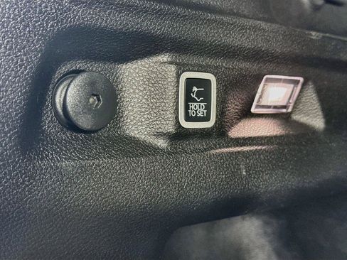 Used 2024 Jeep Grand Cherokee L Altitude AWD/4WD image 38