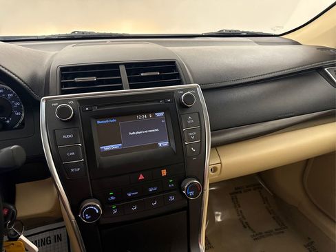 Used 2016 Toyota Camry LE image 29