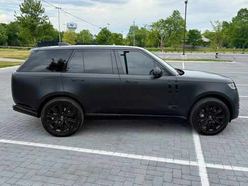 Used 2025 Land Rover Range Rover SE AWD/4WD image 3